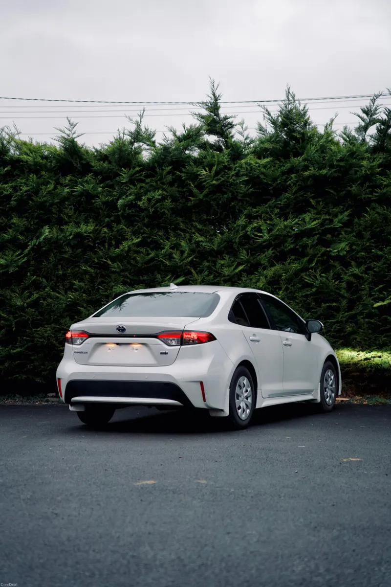 🌟Toyota Corolla 1.8 Hybrid 2022 with Low Mileage - Image 3