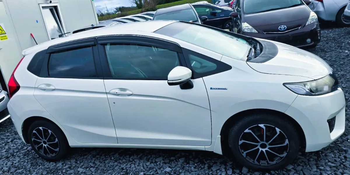 HONDA FIT 2015 AUTOMATIC HYBRID - Image 2