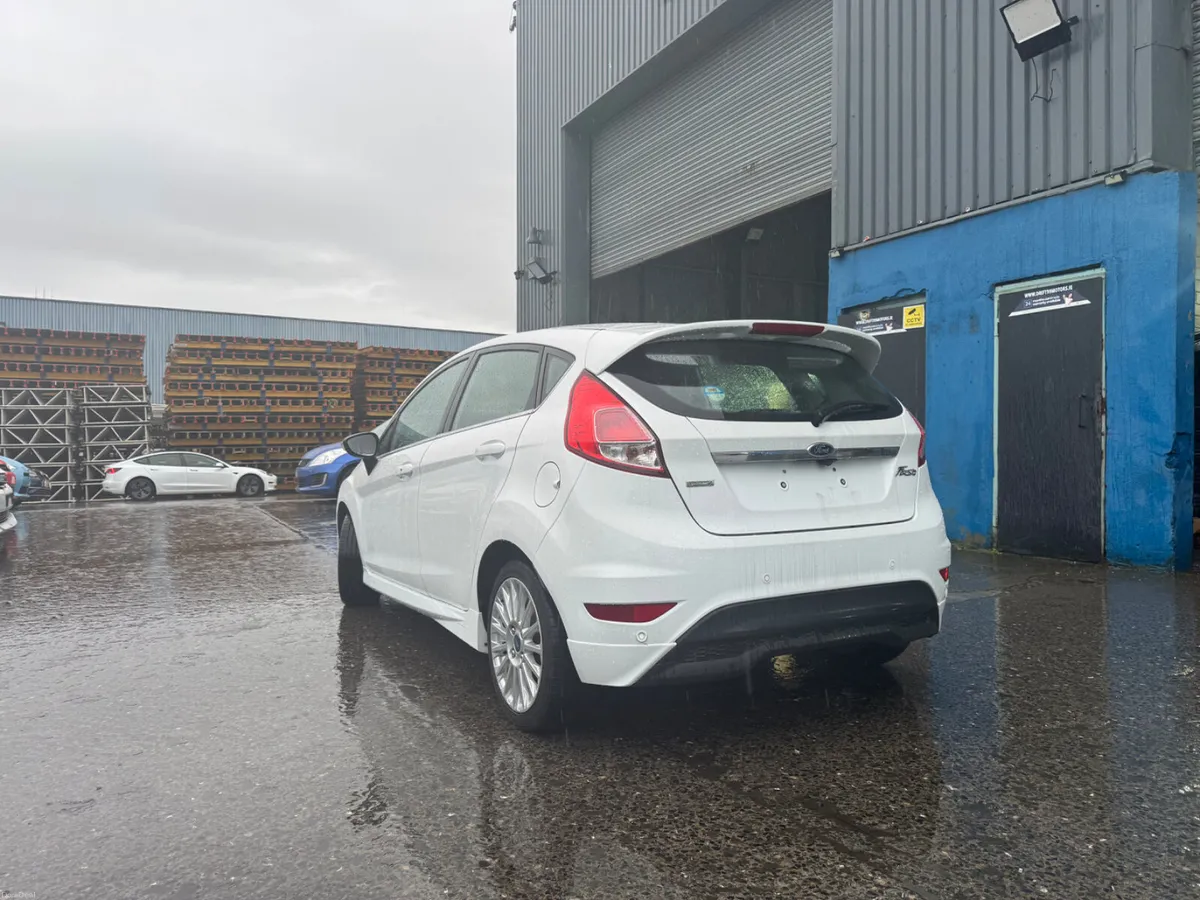 2016 Ford fiesta Automatic - Image 3