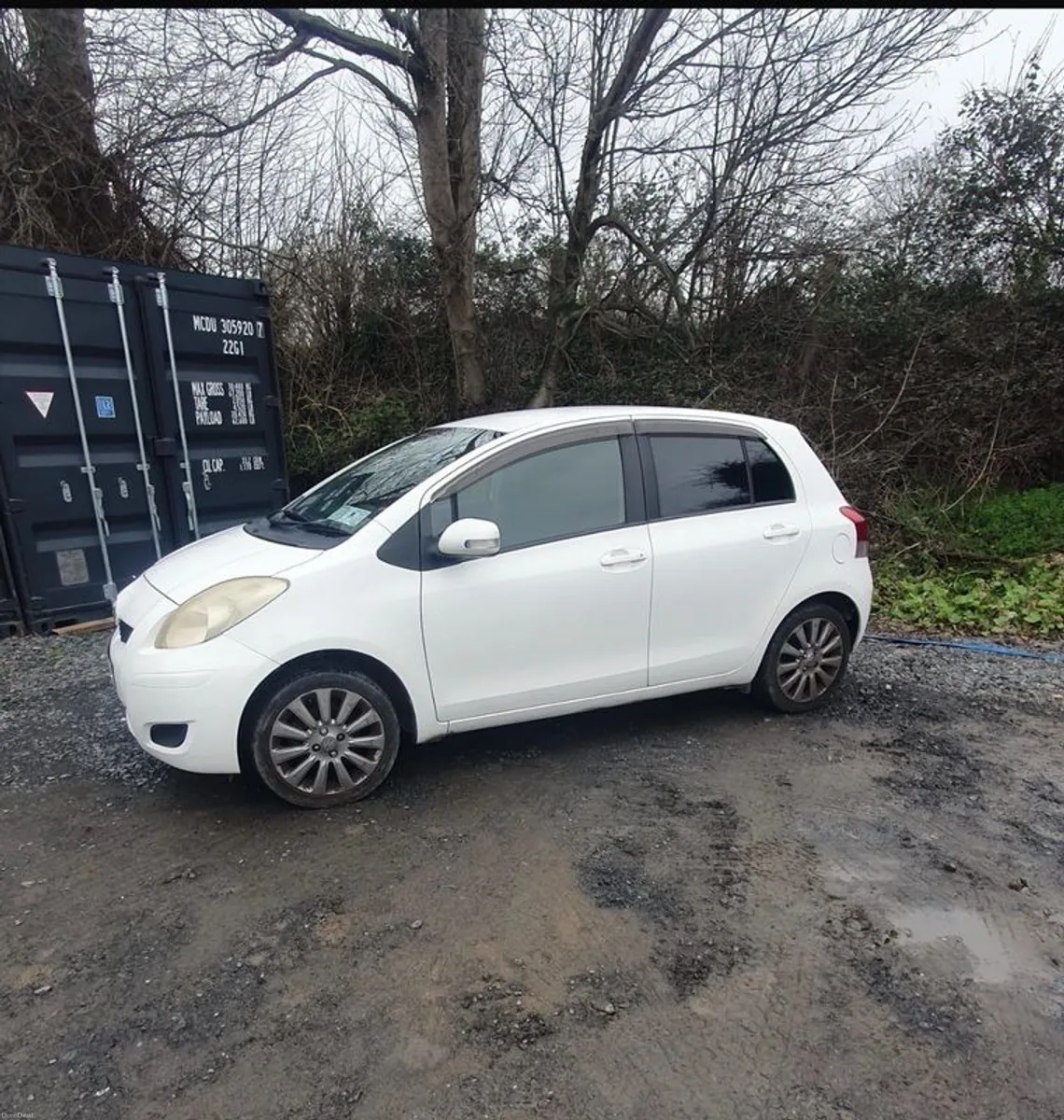 2010 Toyota Vitz - Image 2