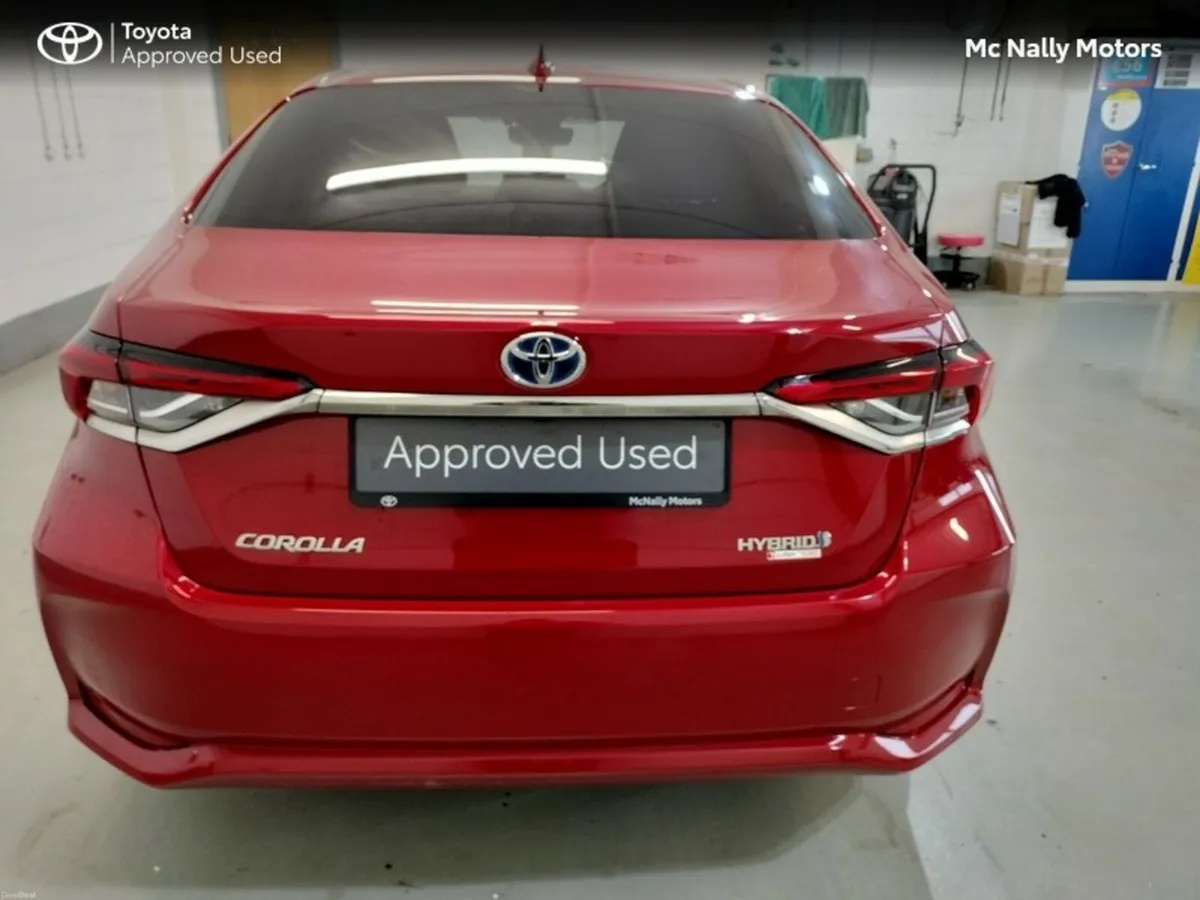 Toyota Corolla LUNA SPORT SALOON LOW KMS - Image 4