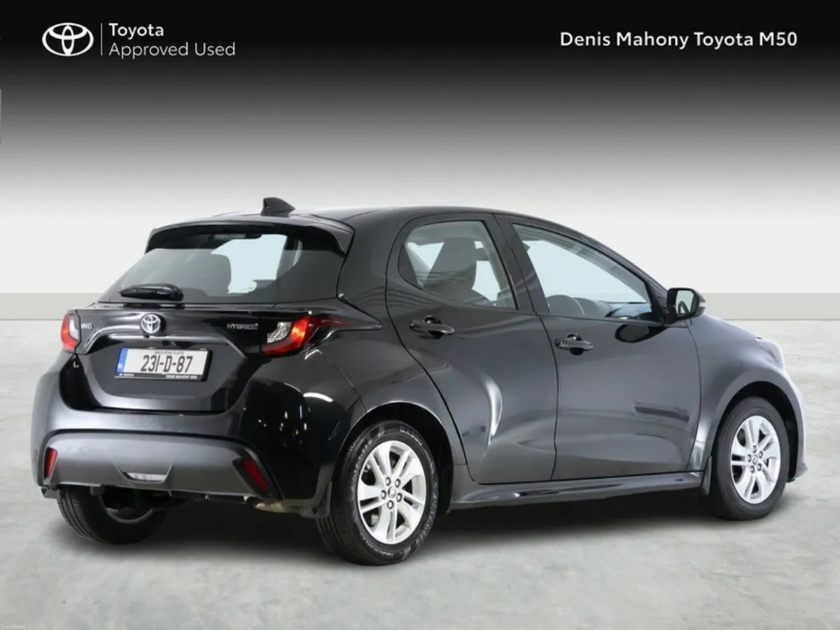 Toyota Yaris Luna Hybrid - Image 2