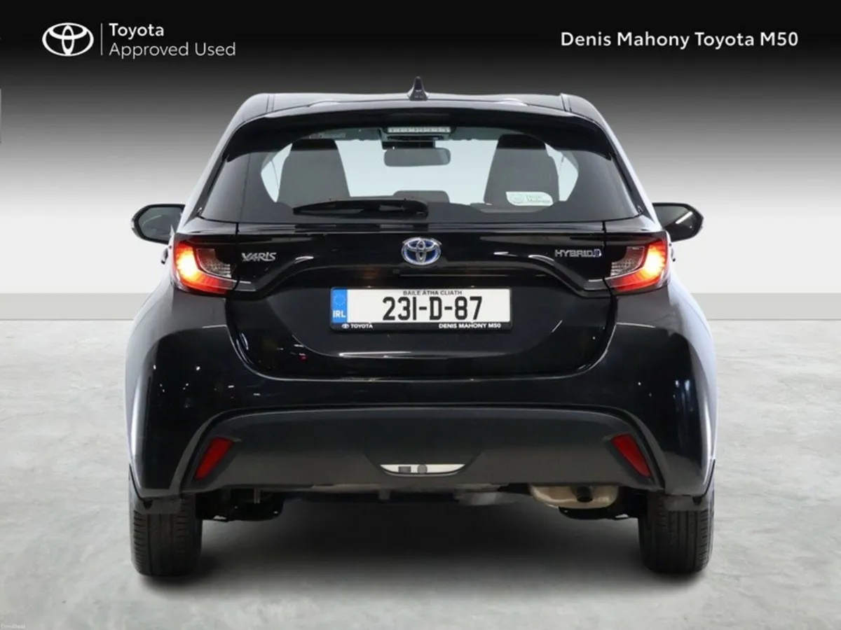 Toyota Yaris Luna Hybrid - Image 4
