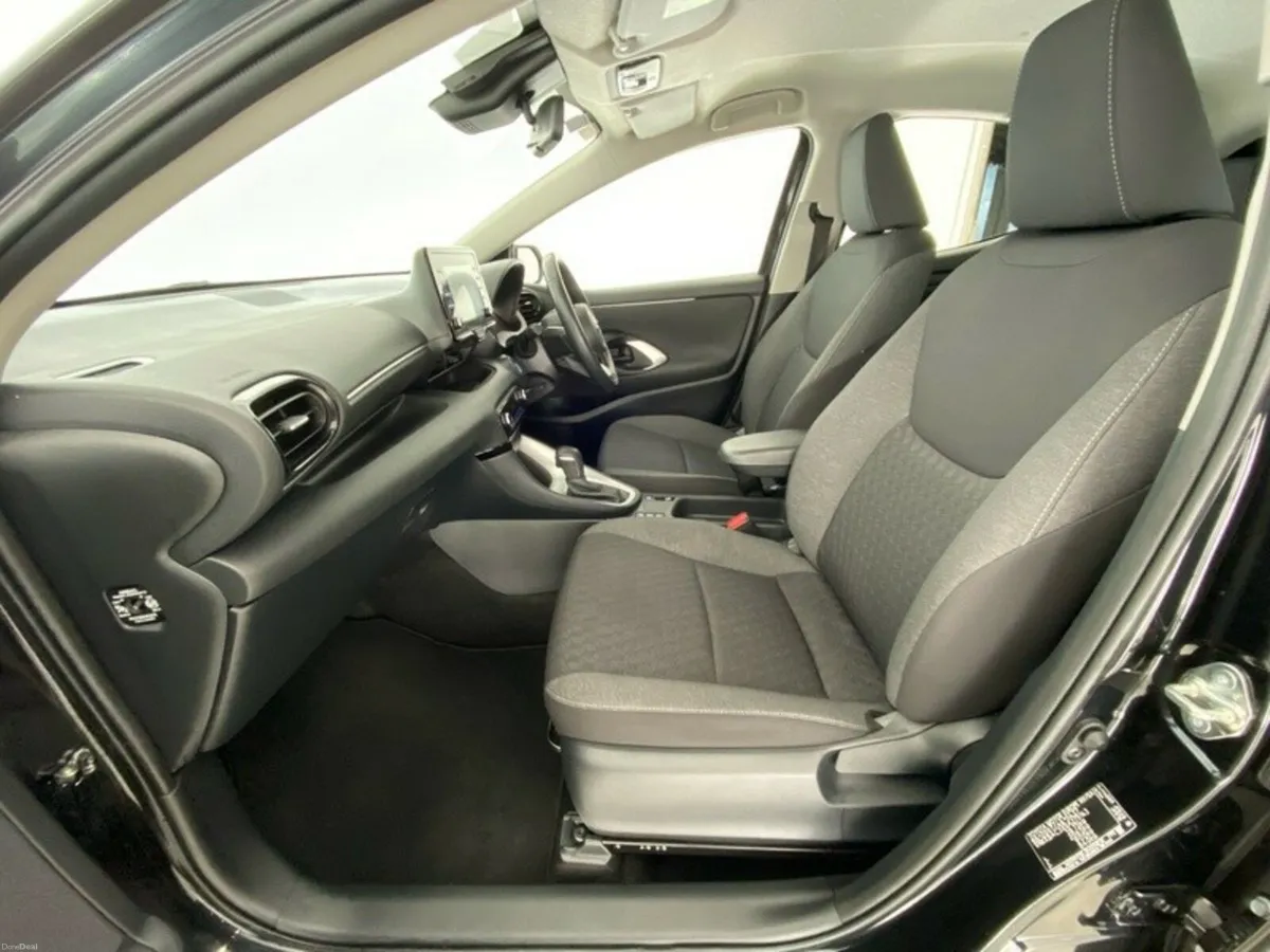 Toyota Yaris Luna Hybrid - Image 6