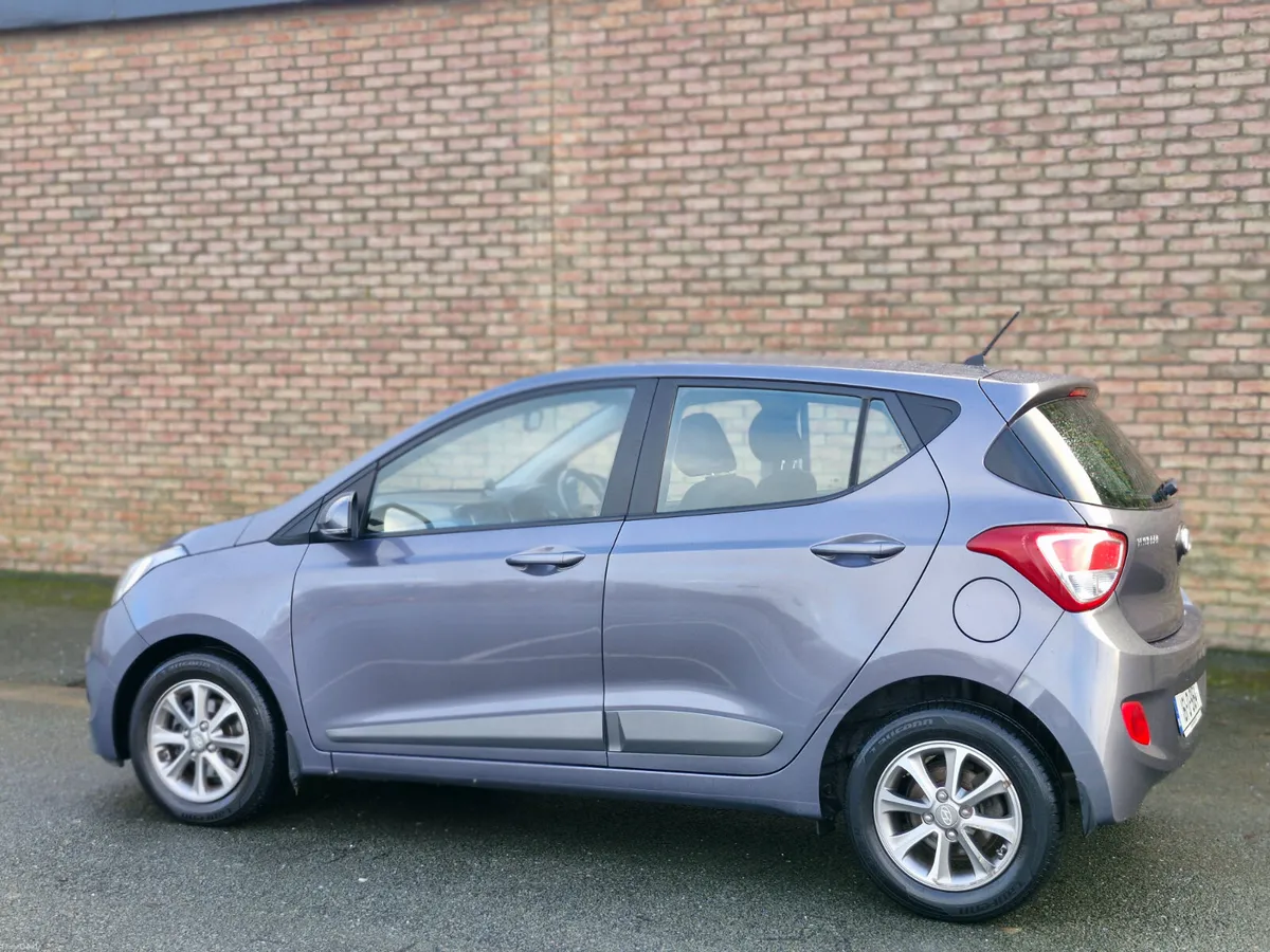 Hyundai i10 DELUXE FINANCE AVAILABLE - Image 2