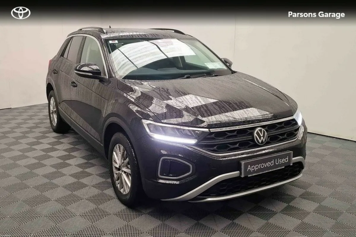 Volkswagen T-Roc LIFE 2.0 TDI MANUAL 6SPEED FWD 11 - Image 1