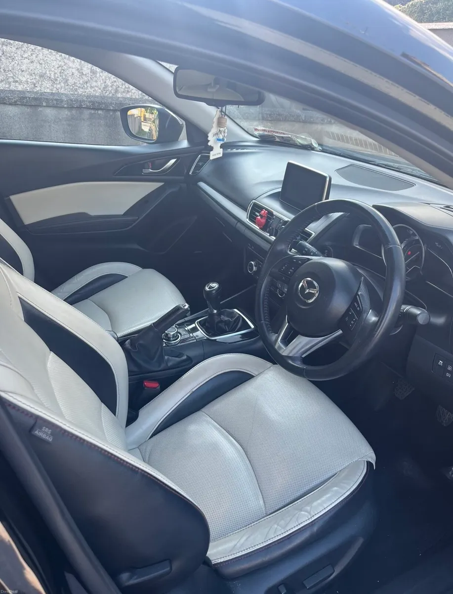 Mazda 3 2015 - Image 2