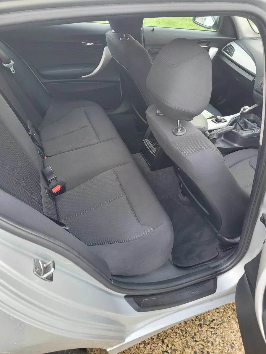 BMW 1-Series 2011 - Image 4