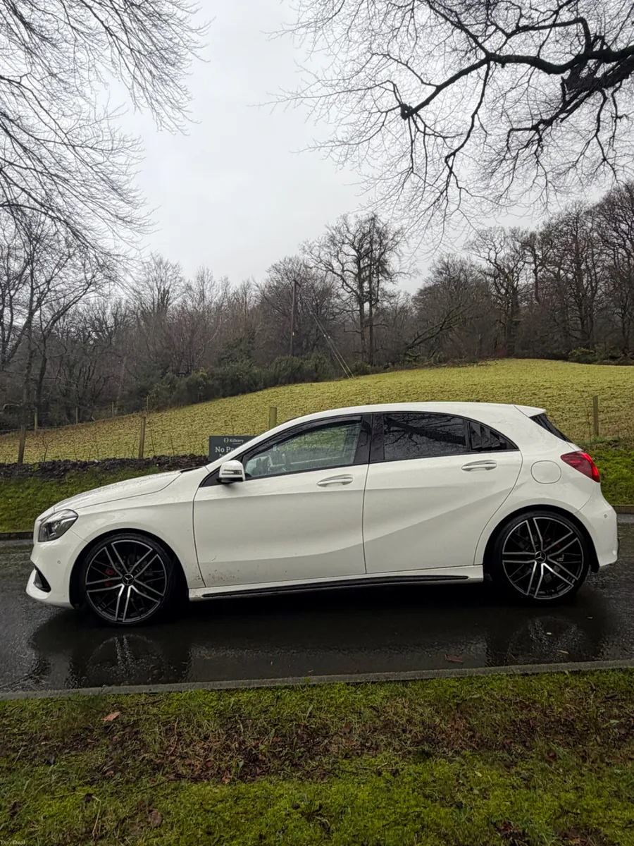 Mercedes-Benz A-Class 2016 AMG LINE PREMIUM + - Image 4
