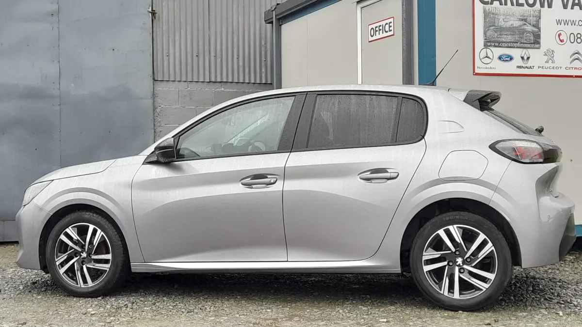 231 Peugeot 208 1.2 Puretech 75 bhp Active - Image 3