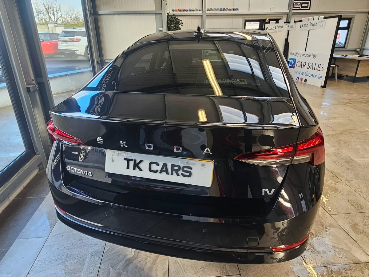 21 SKODA OCTAVIA STYLE 1.4 PETROL PLUG HYBRID - Image 4