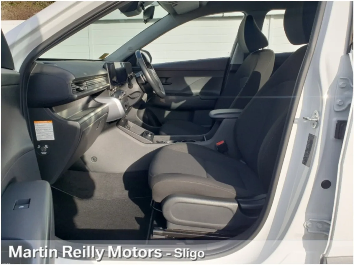 Hyundai KONA Signature Hybrid - Image 6