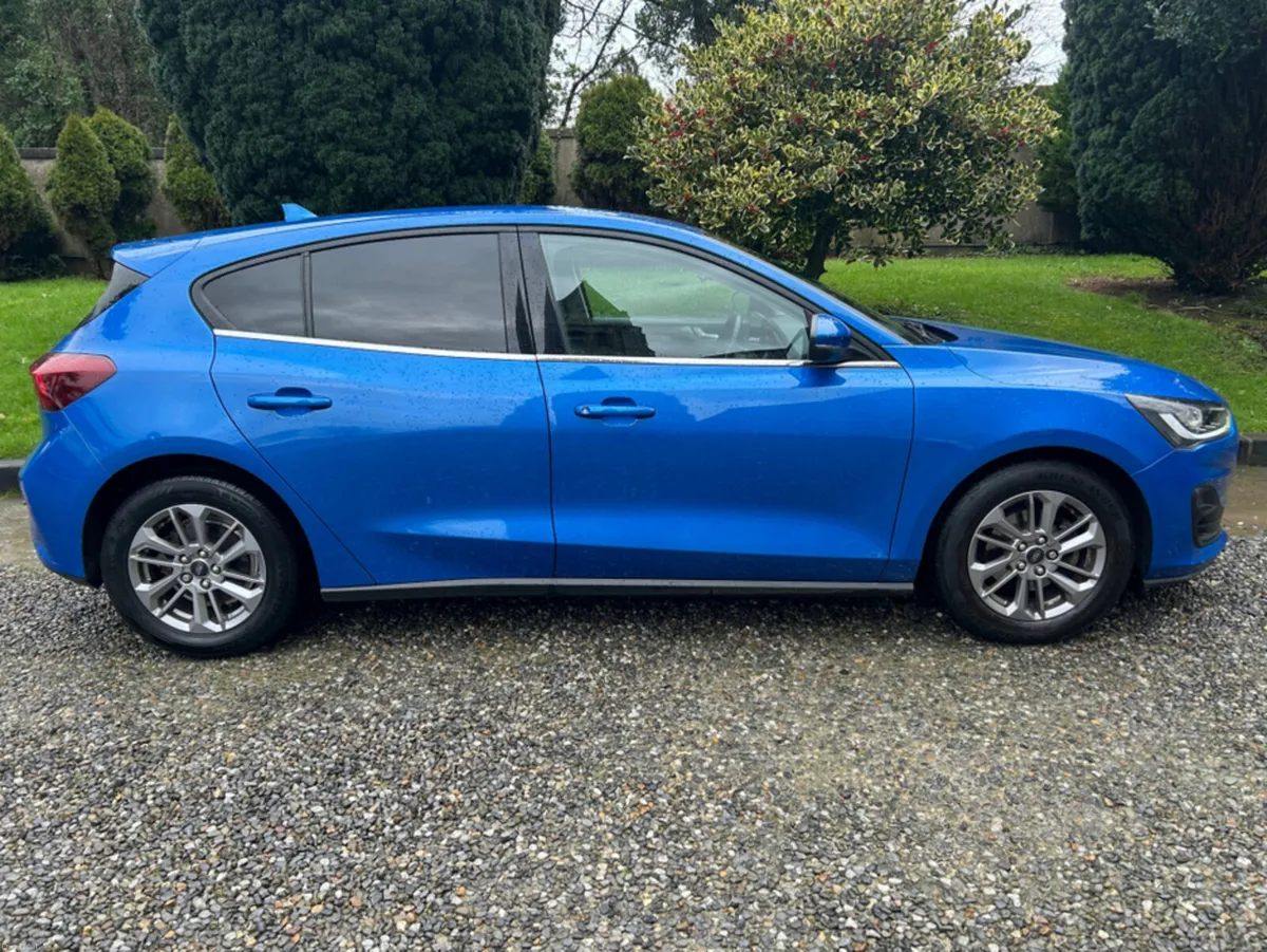 Ford Focus TITANIUM 1.0T 125 M6 4DR - Image 2
