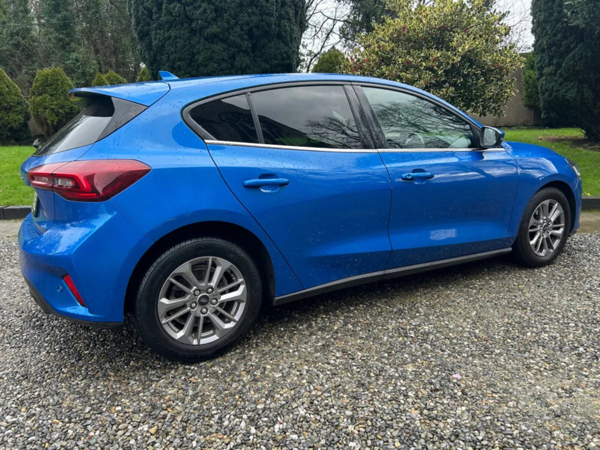 Ford Focus TITANIUM 1.0T 125 M6 4DR - Image 4
