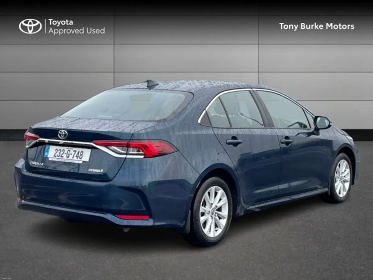 Toyota Corolla Saloon - Luna Edition - 1.8 Hybrid - Image 2