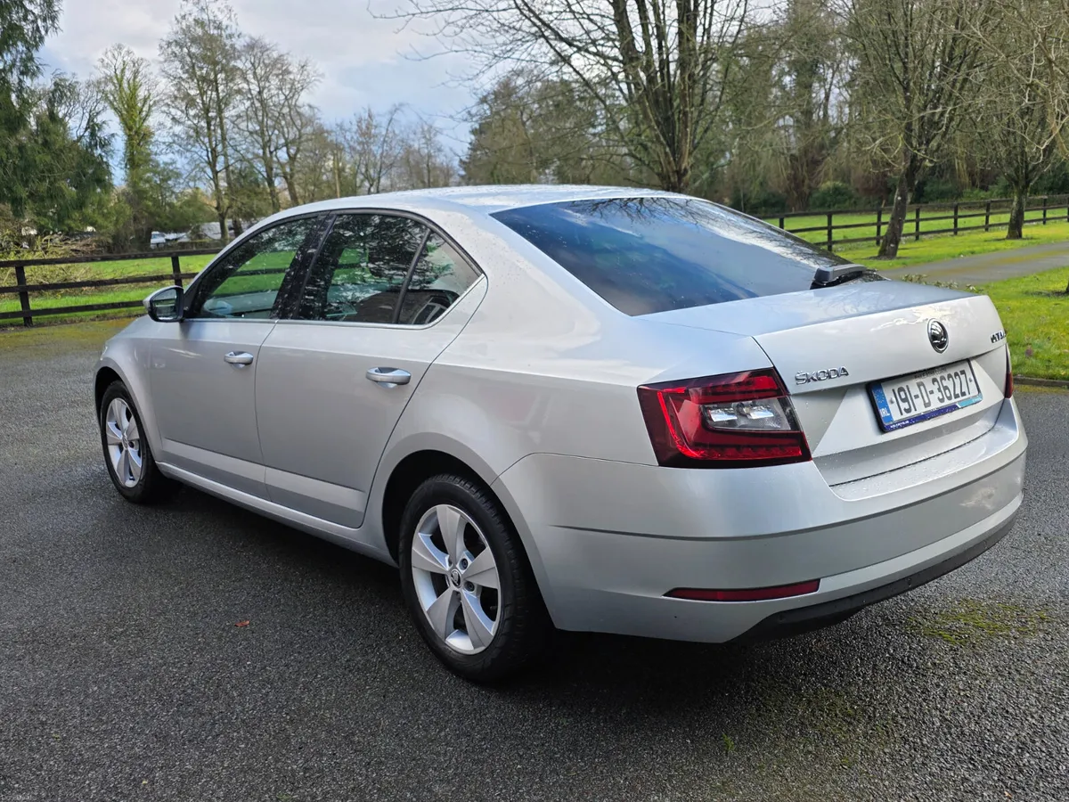 19 Skoda Octavia 1.0 tsi Ambition Automatic - Image 4