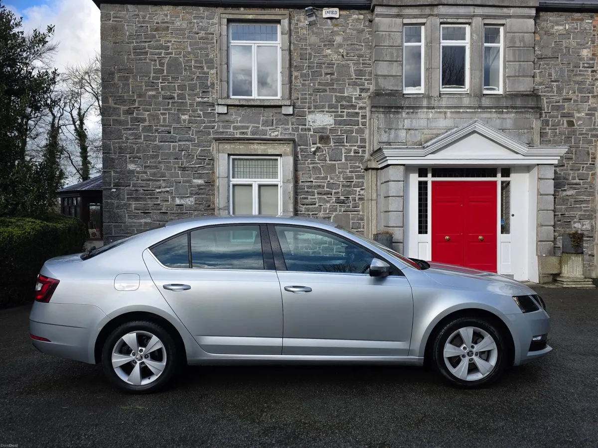 19 Skoda Octavia 1.0 tsi Ambition Automatic - Image 2