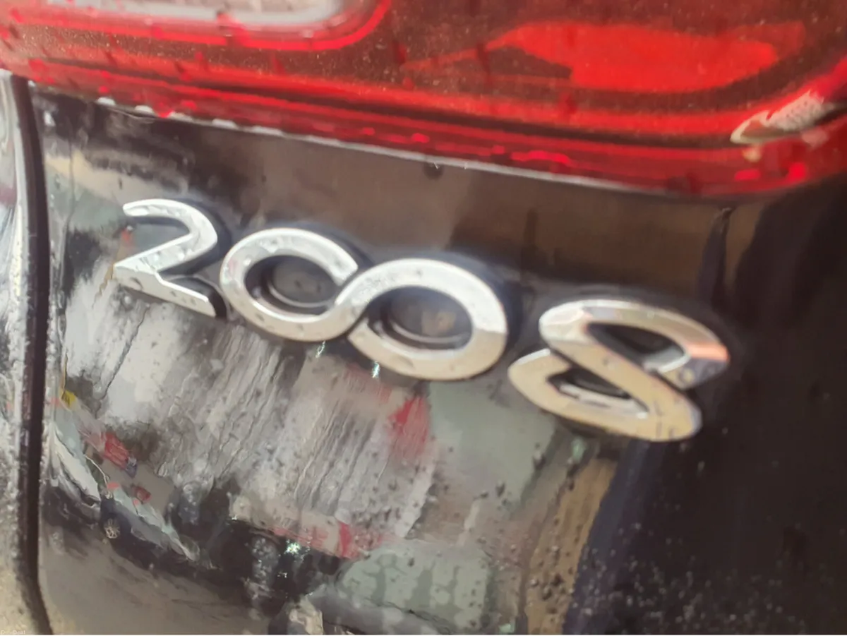 Peugeot 2008 ALLURE 1.2 *AUTO* - Image 2