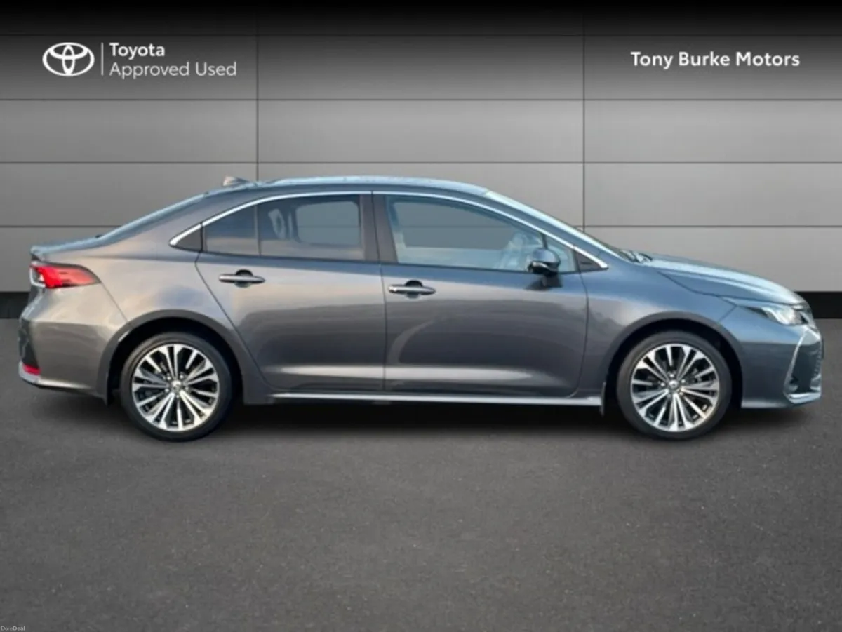 Toyota Corolla Saloon - LUNASPORT Edition - 1.8 Hy - Image 3