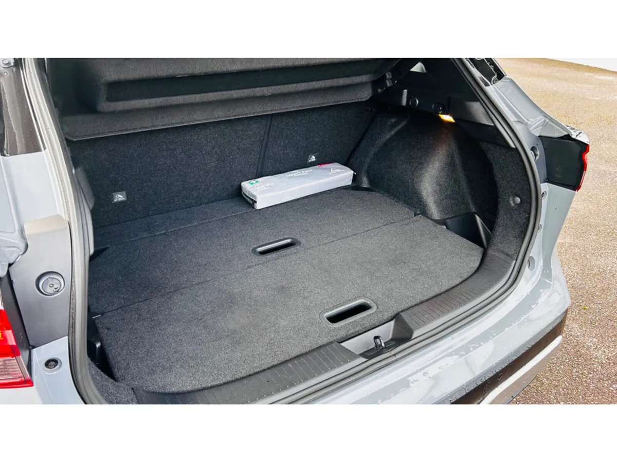 Nissan Qashqai ONLY 22,000 KLMS IMMACULATE 1.3 SV - Image 4