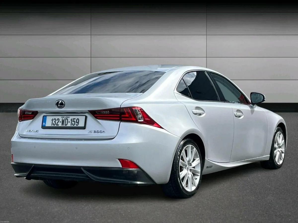 Lexus is 300h - Image 4