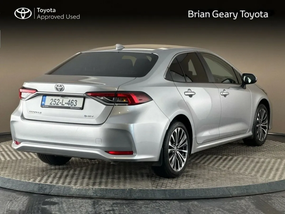 Toyota Corolla HYBRID LUNA SPORT SALOON - Image 2