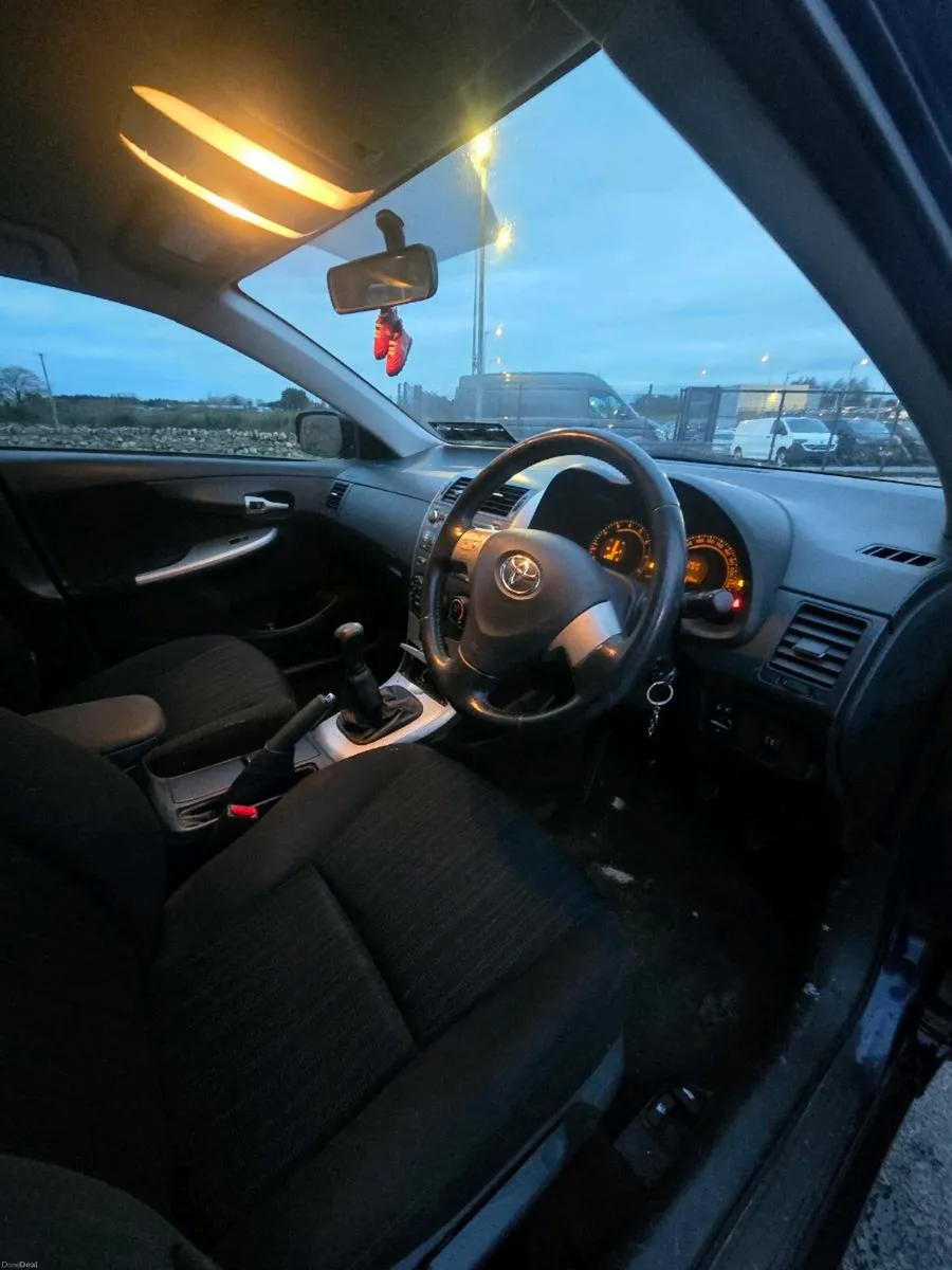 Toyota Corolla 1.4 petrol (drives) (READ AD) - Image 3