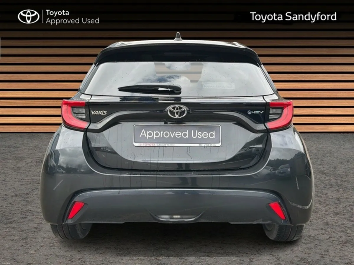 Toyota Yaris PLATINUM // PAN ROOF // FULL LEATHER - Image 4