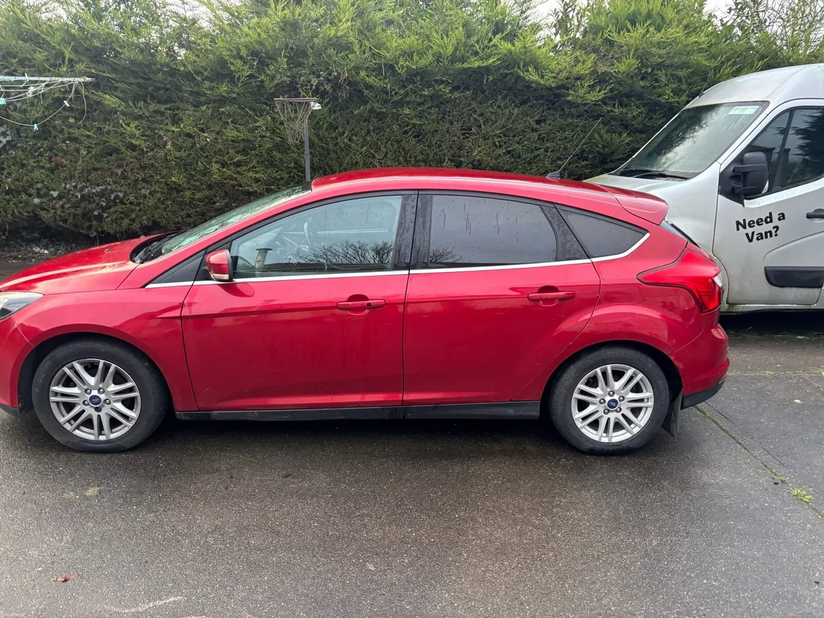 2013 ford focus titanium top spec - Image 4