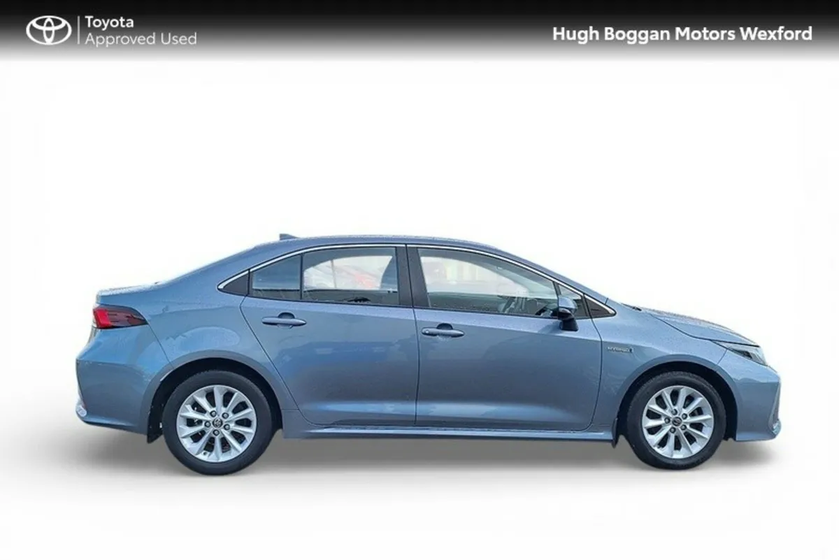 Toyota Corolla HYBRID, REALLY LOW MILEAGE!! - Image 3