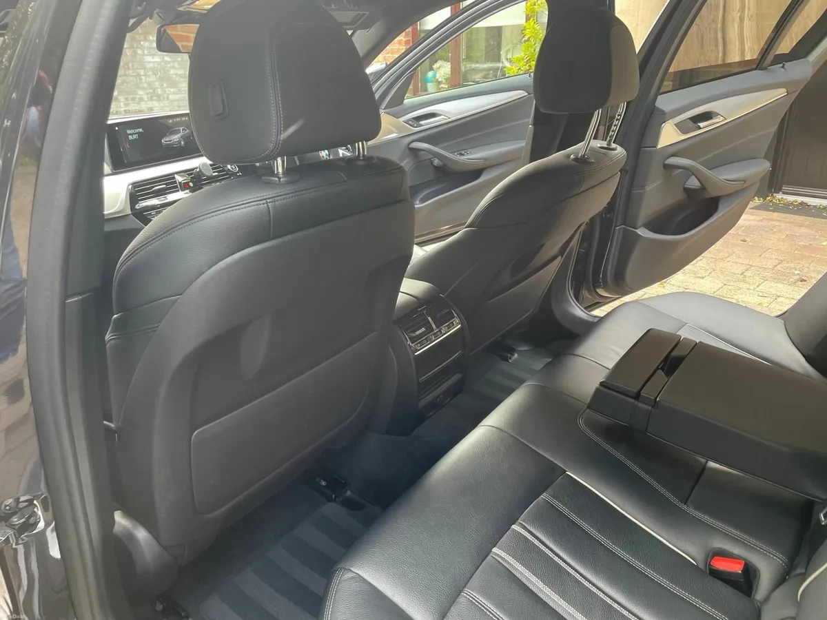 BMW 5-Series 2018 - Image 2