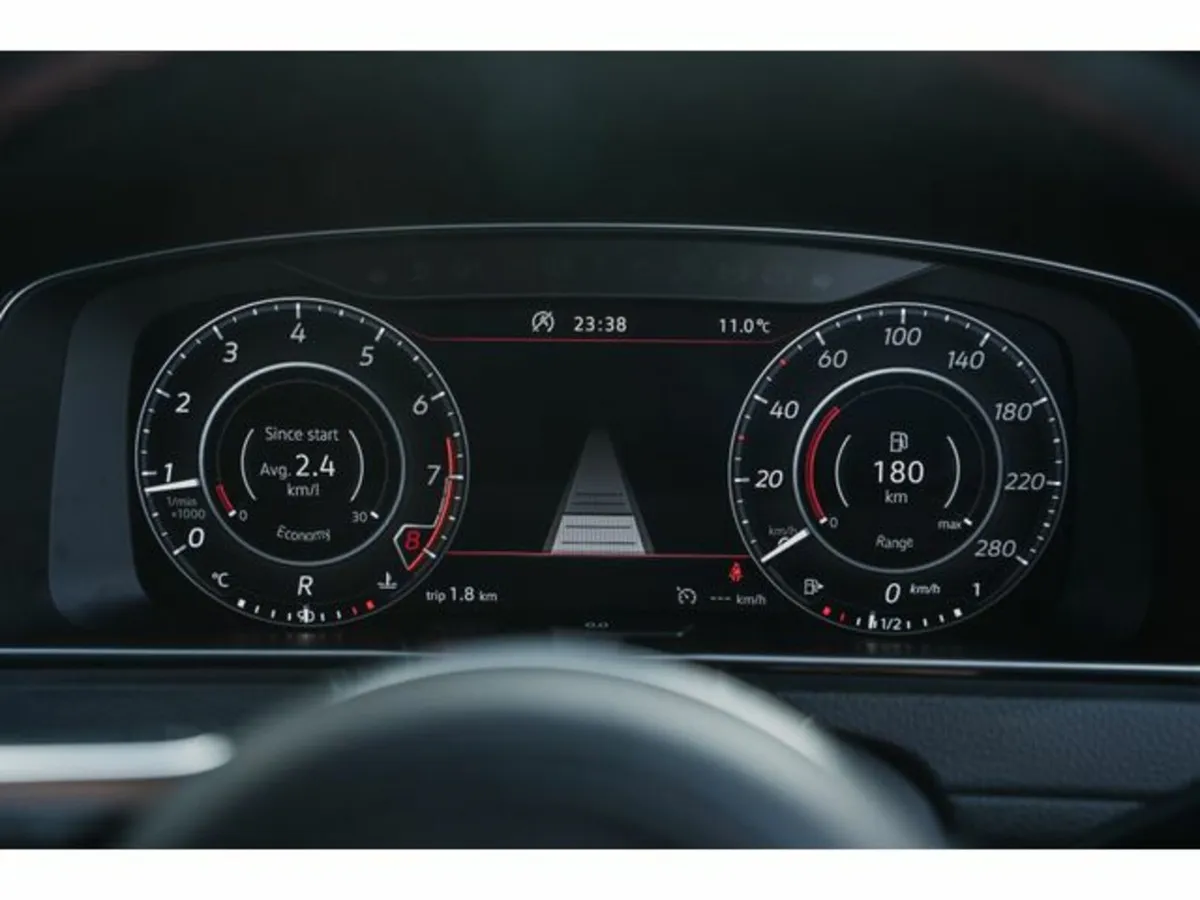 Volkswagen Golf 2.0 GTI Automatic, Reversing camer - Image 4