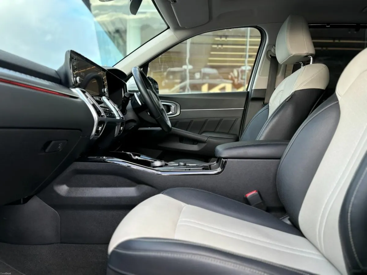 Kia Sorento 2.2 Diesel ( 7 Seats ) - Image 2