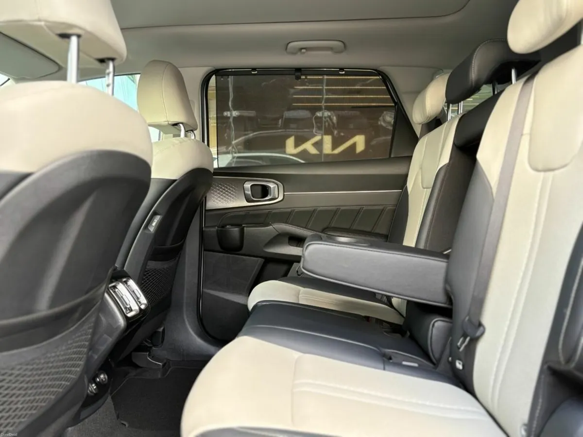 Kia Sorento 2.2 Diesel ( 7 Seats ) - Image 4