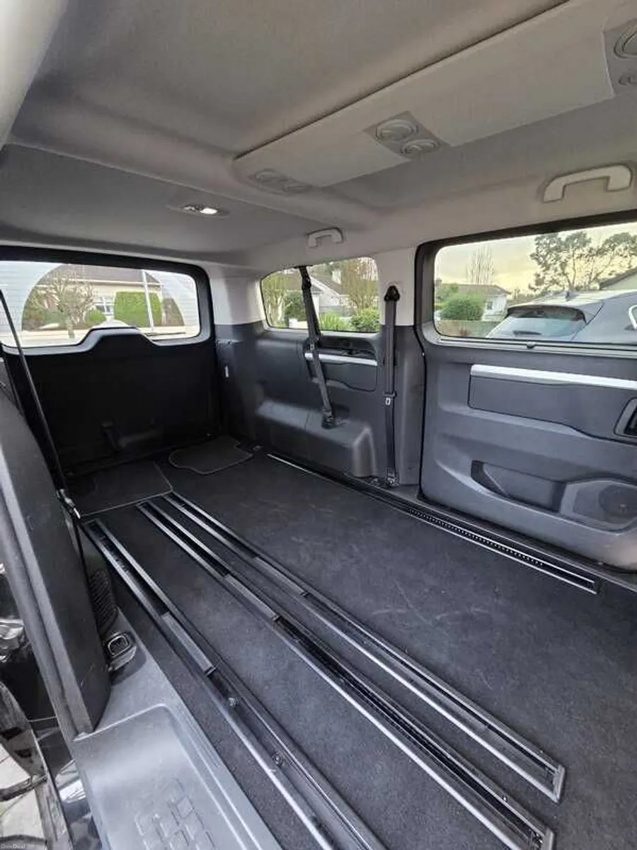 2023 8 Seater Vauxhall Vivaro E-Life - Image 2