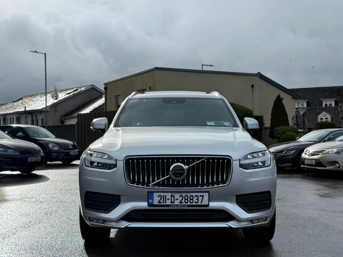 Volvo XC90 B5 AWD MOMENTUM 7 SEATS AUTO *PAN ROOF* - Image 2