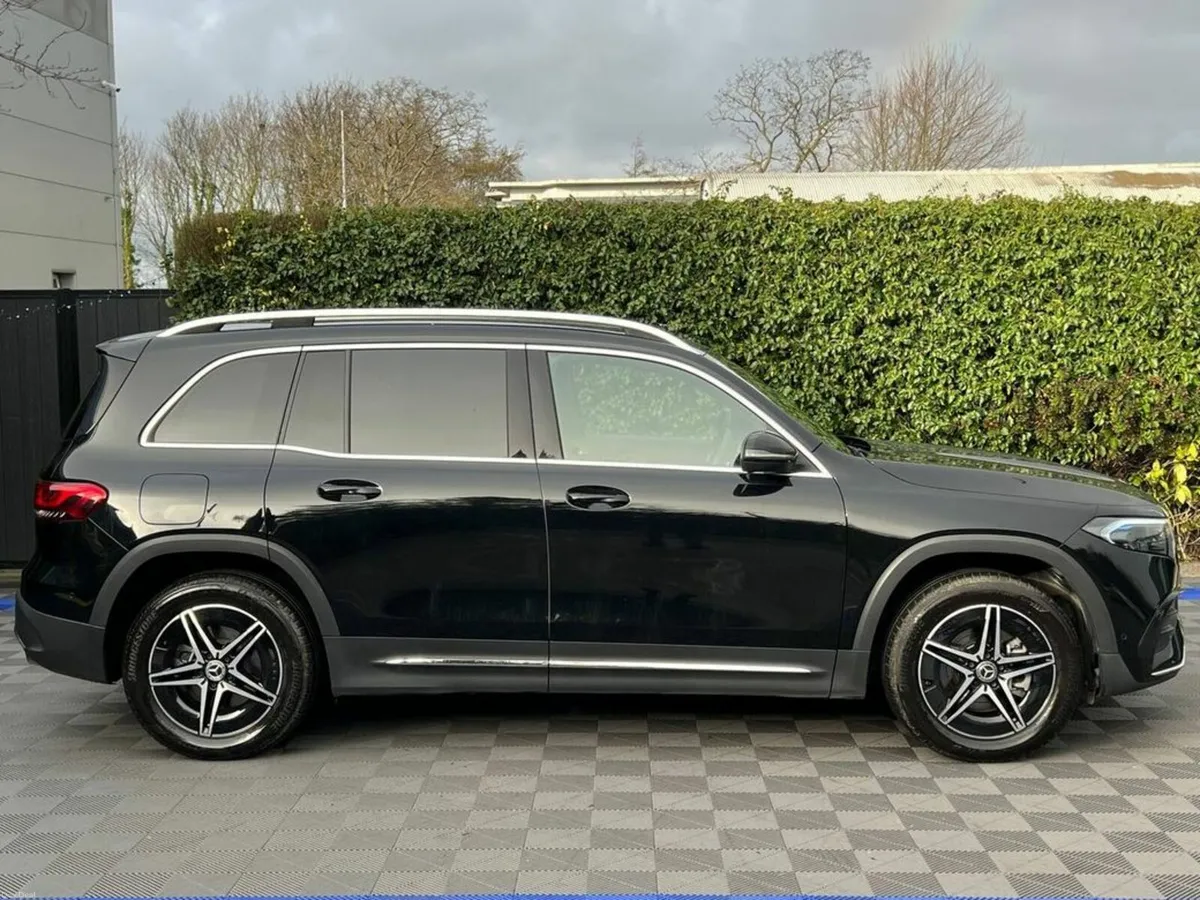 Mercedes-Benz EQB 4MATIC AMG-LINE PREMIUM 7-SEATER - Image 2