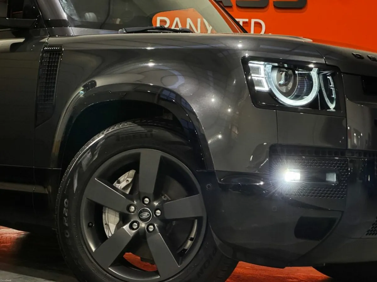 Land Rover Defender 2.0 X-dynam HSE 404PS 5DR Auto - Image 4