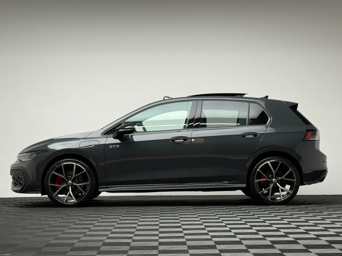 Volkswagen Golf GTE 1.5 PHEV 272HP DSG *PAN ROOF* - Image 4
