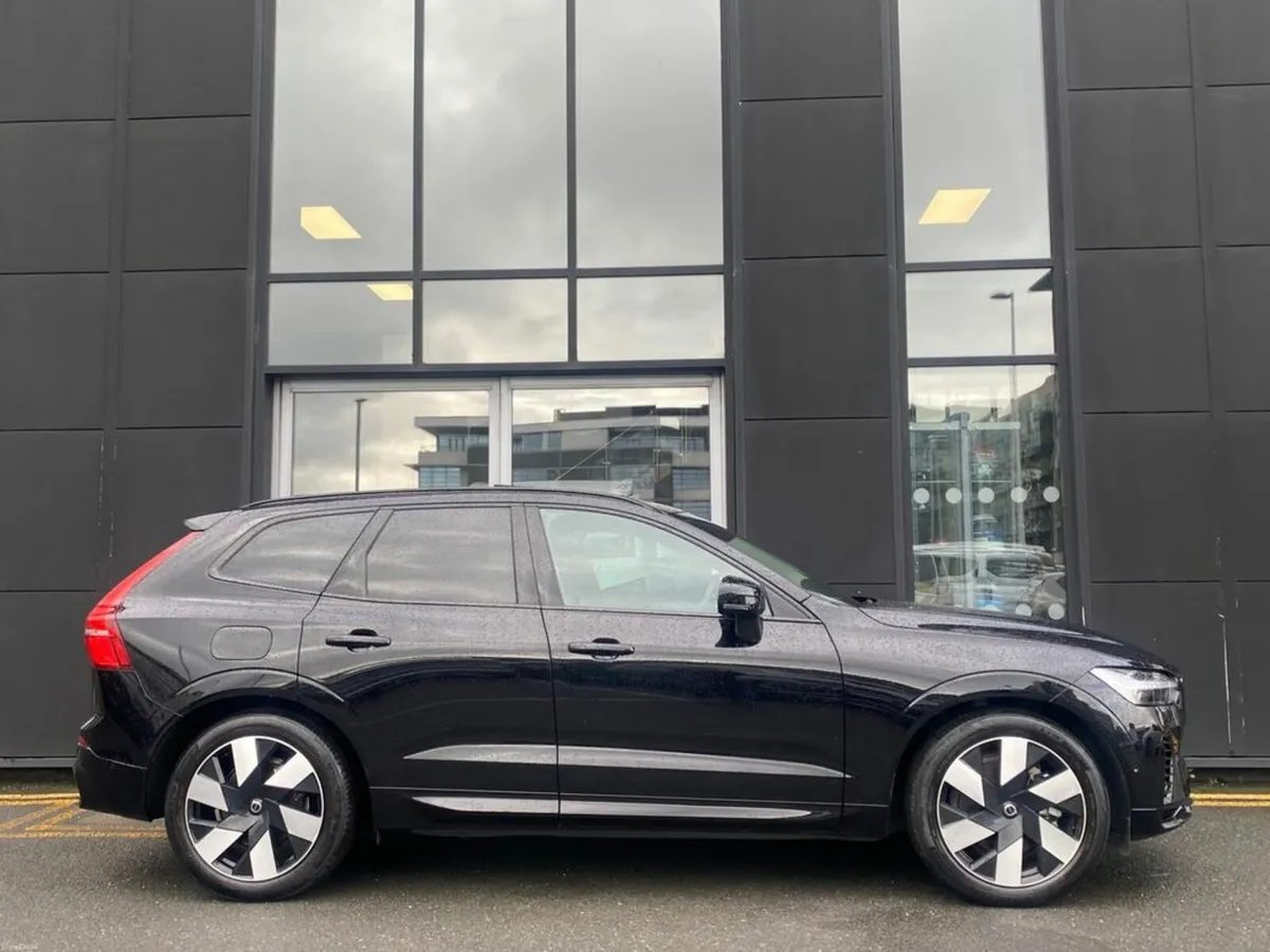 Volvo XC60 T8 Ultra AWD Auto (PHEV) - Image 4