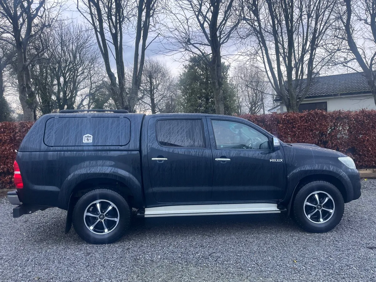 Toyota Hilux  low mileage - Image 2