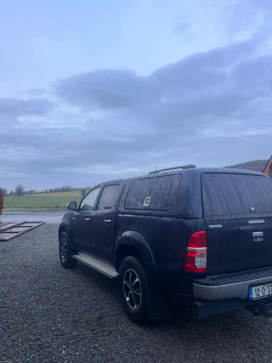 Toyota Hilux  low mileage - Image 4