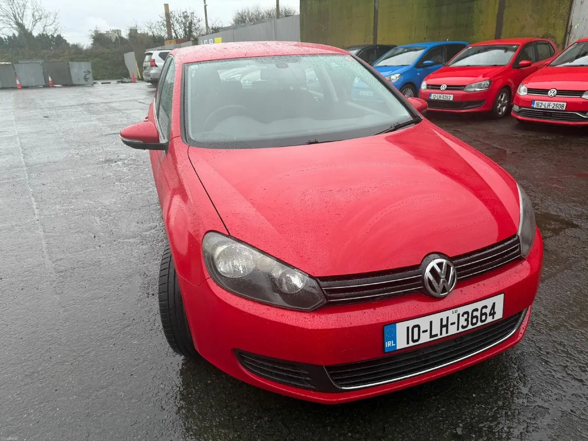 VW Golf 2010 Automatic - 67,500 km - Image 2