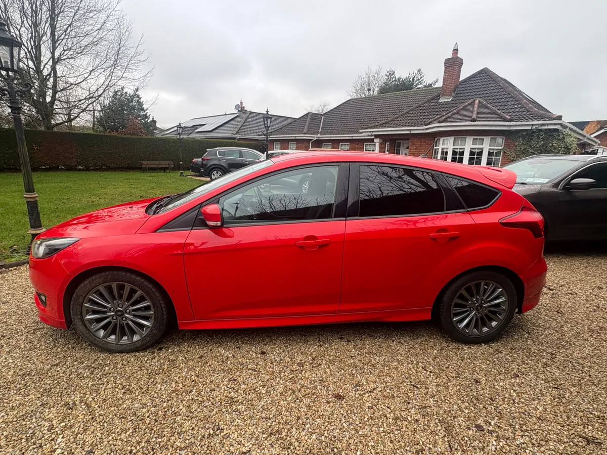 Ford Focus 2018 - Image 2