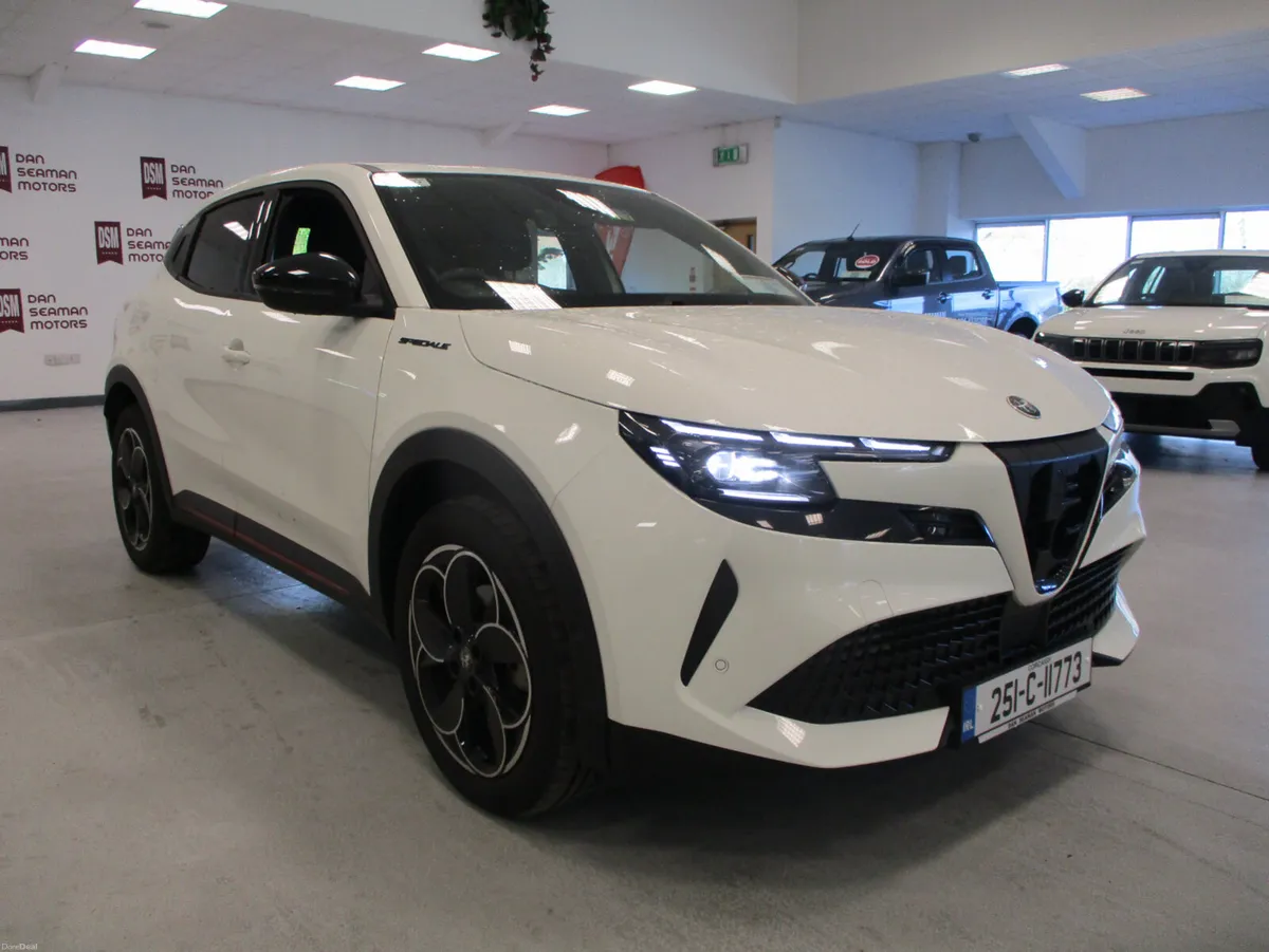 Alfa Romeo Junior SPECIALE EV 156 HP TECHPACK 2025 - Image 3