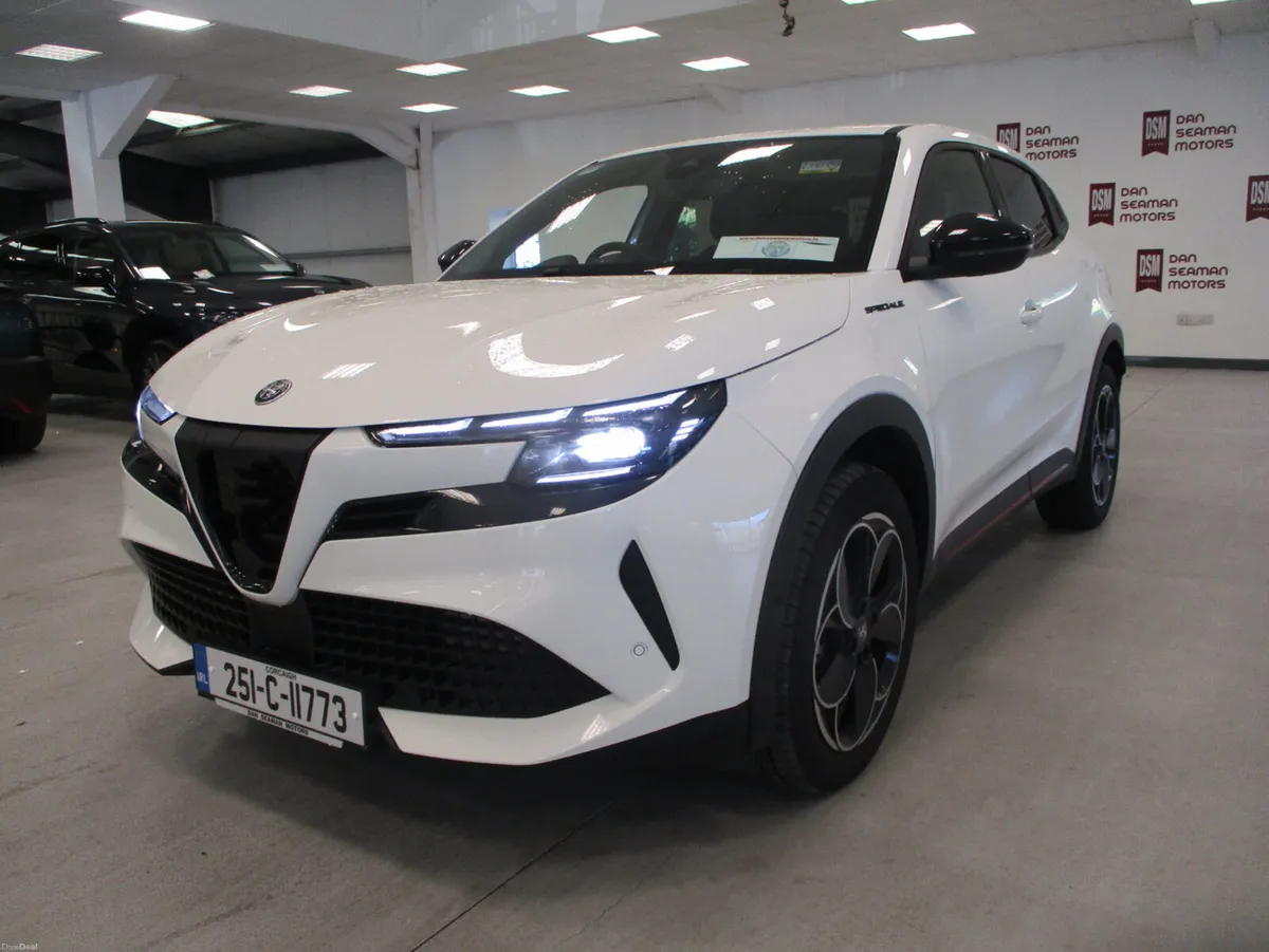 Alfa Romeo Junior SPECIALE EV 156 HP TECHPACK 2025 - Image 4