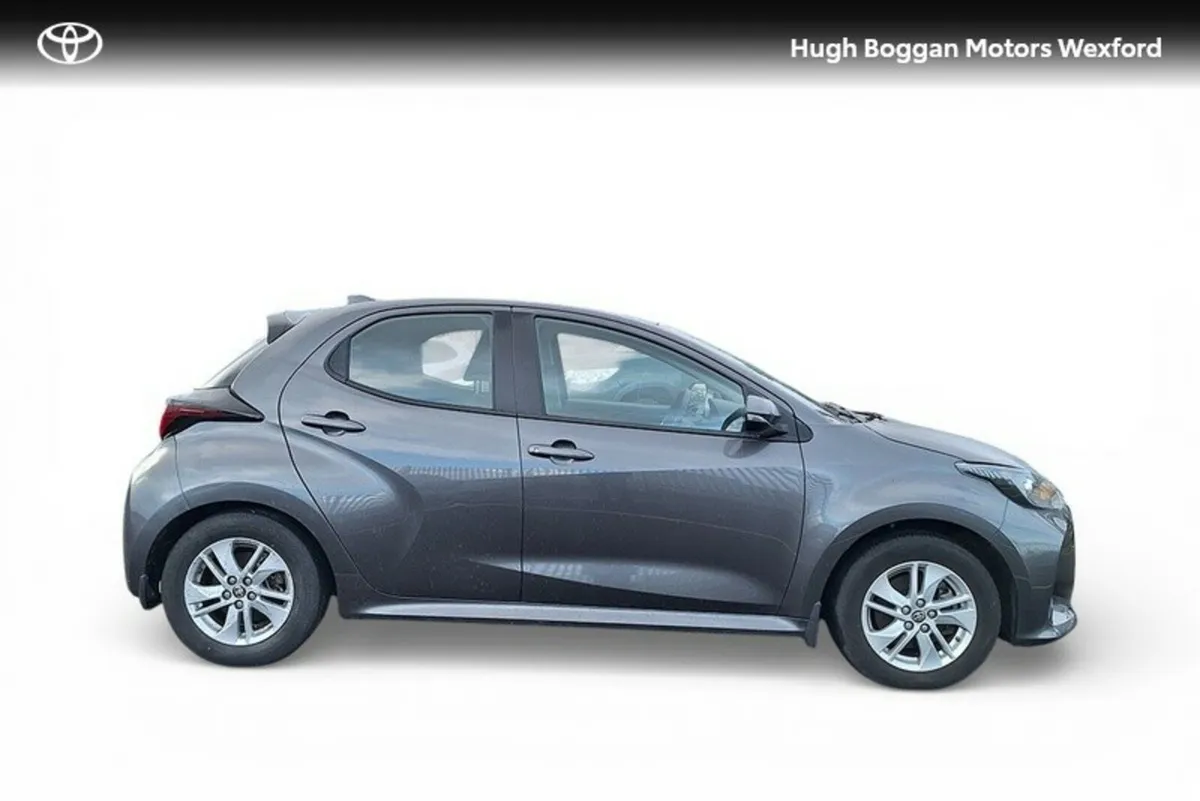 Toyota Yaris HYBRID LUNA,RIDICOUSLY  LOW MILEAGE!! - Image 3