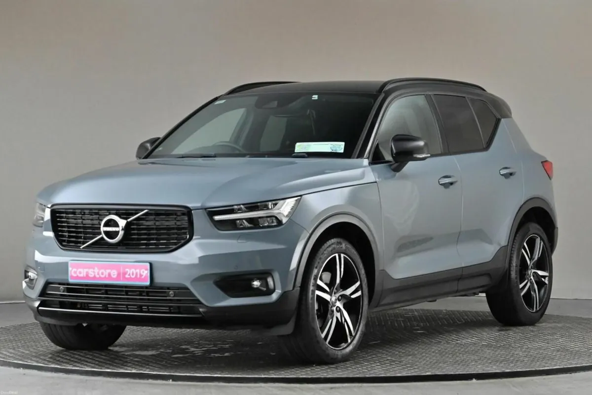 Volvo XC40 2.0 T4 R-DESIGN PRO **LEATHER**BI-TONE - Image 3