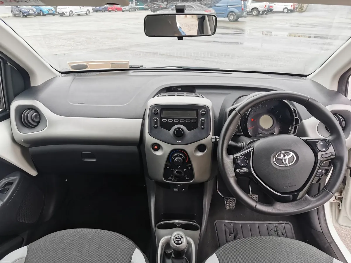 Toyota Aygo 2015 - Image 2