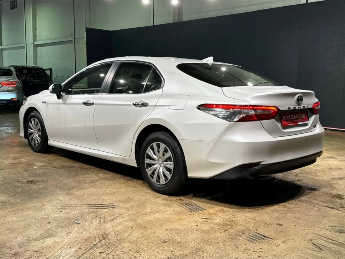 Toyota Camry HYBRID AUTOMATIC 2.5L - REVERSE CAMER - Image 4